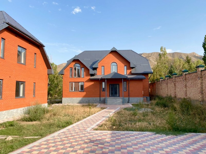 Продается загородный дом в южной части Бишкека